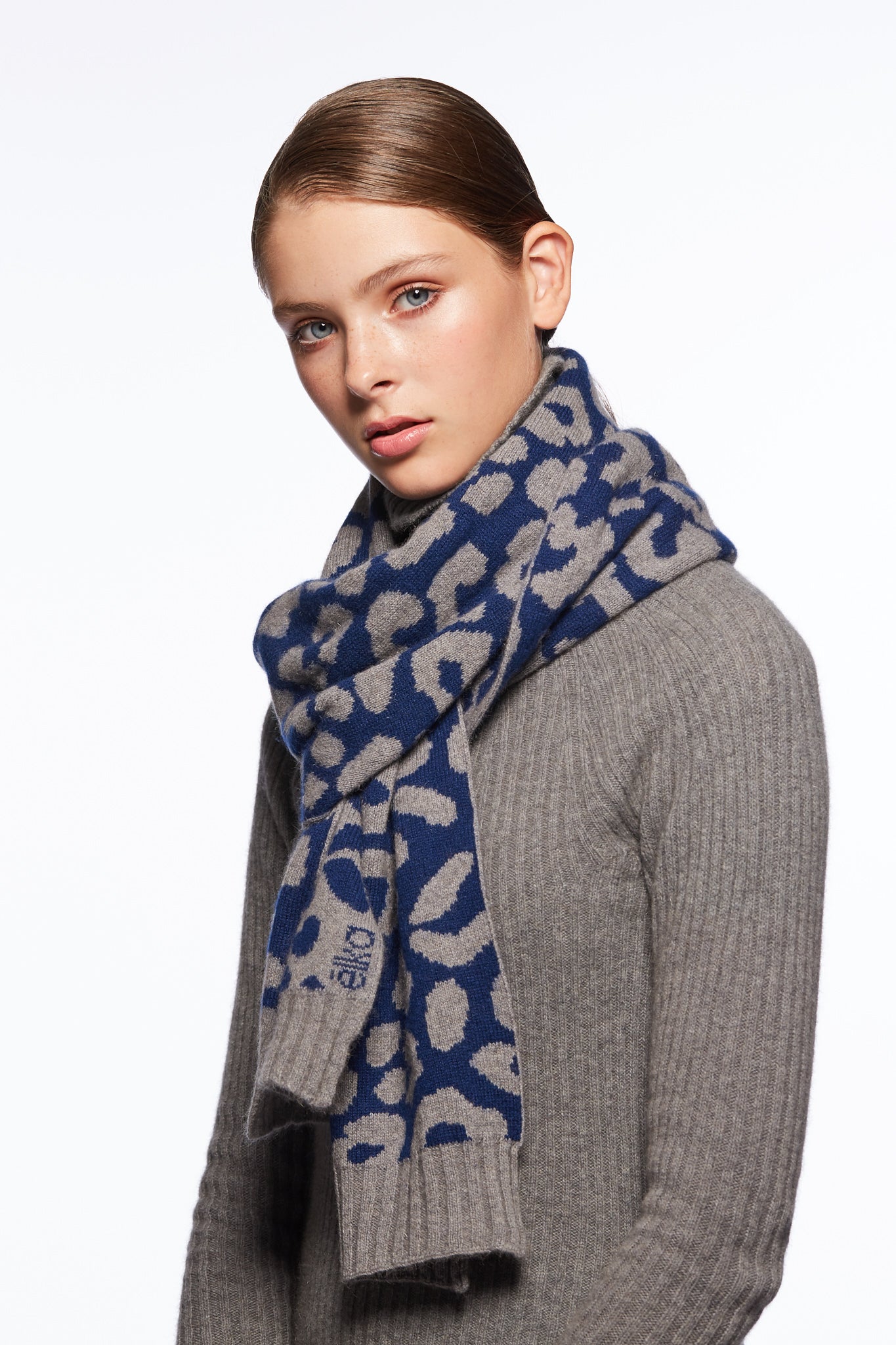 Cashmere Possum Scarf in Grey Navy