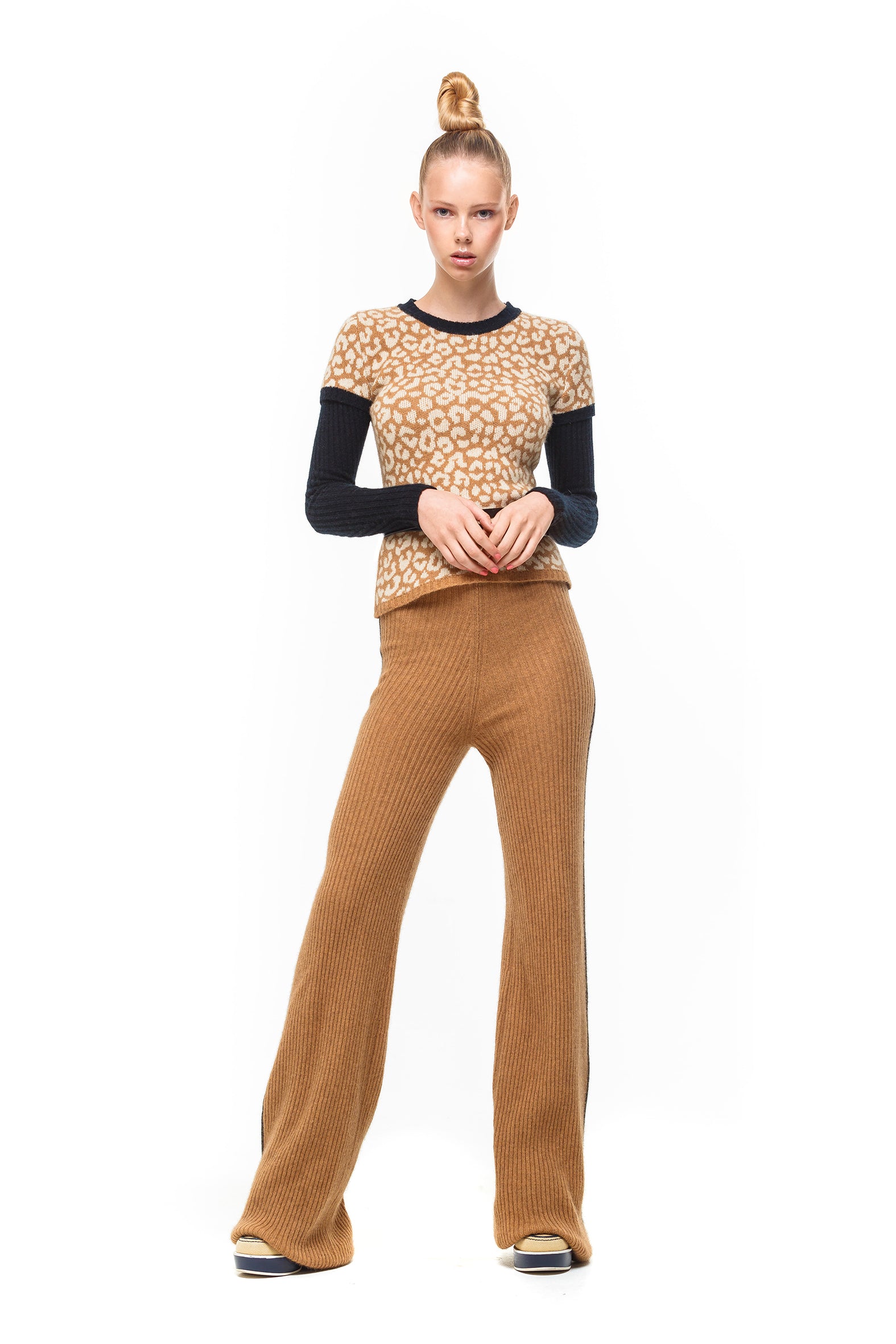 Chloe Leo Jumper in Camel/black